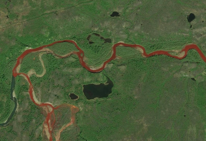 Dòng sông Nga chuyển màu đỏ như máu - ảnh 4