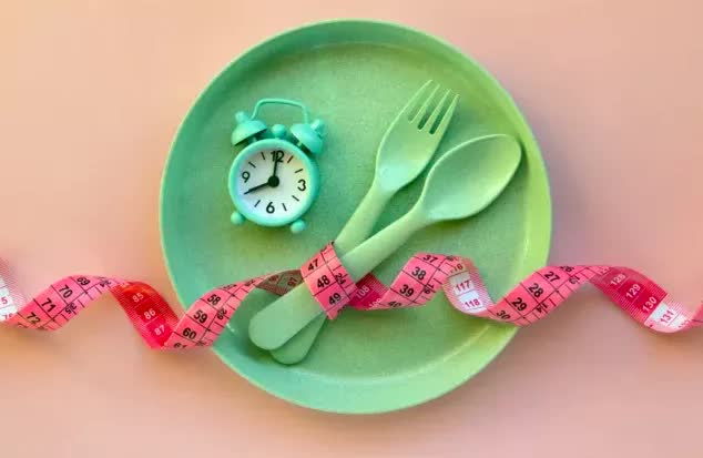 5 thói quen ăn uống đang ''âm thầm'' đẩy cholesterol của bạn tăng cao - ảnh 3