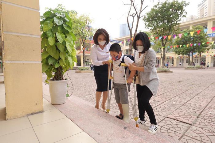 Hà Nội khen thưởng 100 trẻ em tiêu biểu Thủ đô vượt khó học tốt - ảnh 16