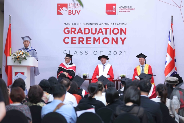 Lễ tốt nghiệp chương trình MBA của Anh quốc tại Việt Nam - ảnh 2