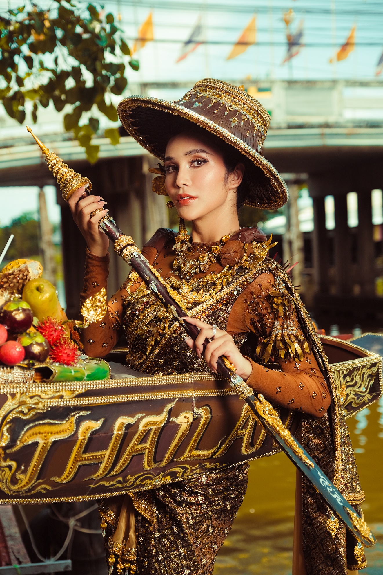 CEO Hương Nam Production House gây sốt cộng đồng mạng với bộ ảnh “National costume” Thái Lan - ảnh 7