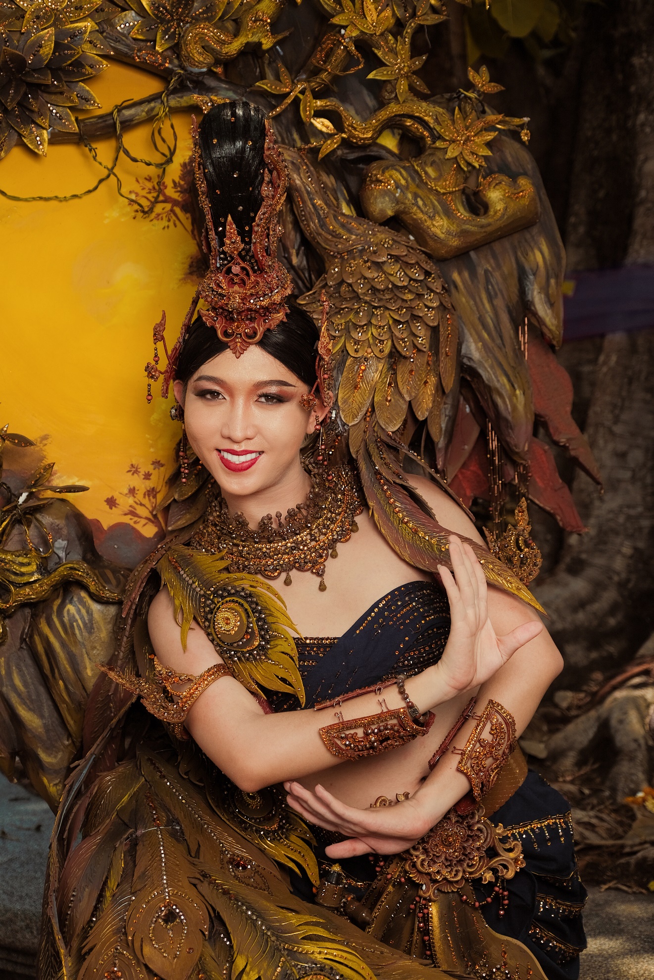 CEO Hương Nam Production House gây sốt cộng đồng mạng với bộ ảnh “National costume” Thái Lan - ảnh 14
