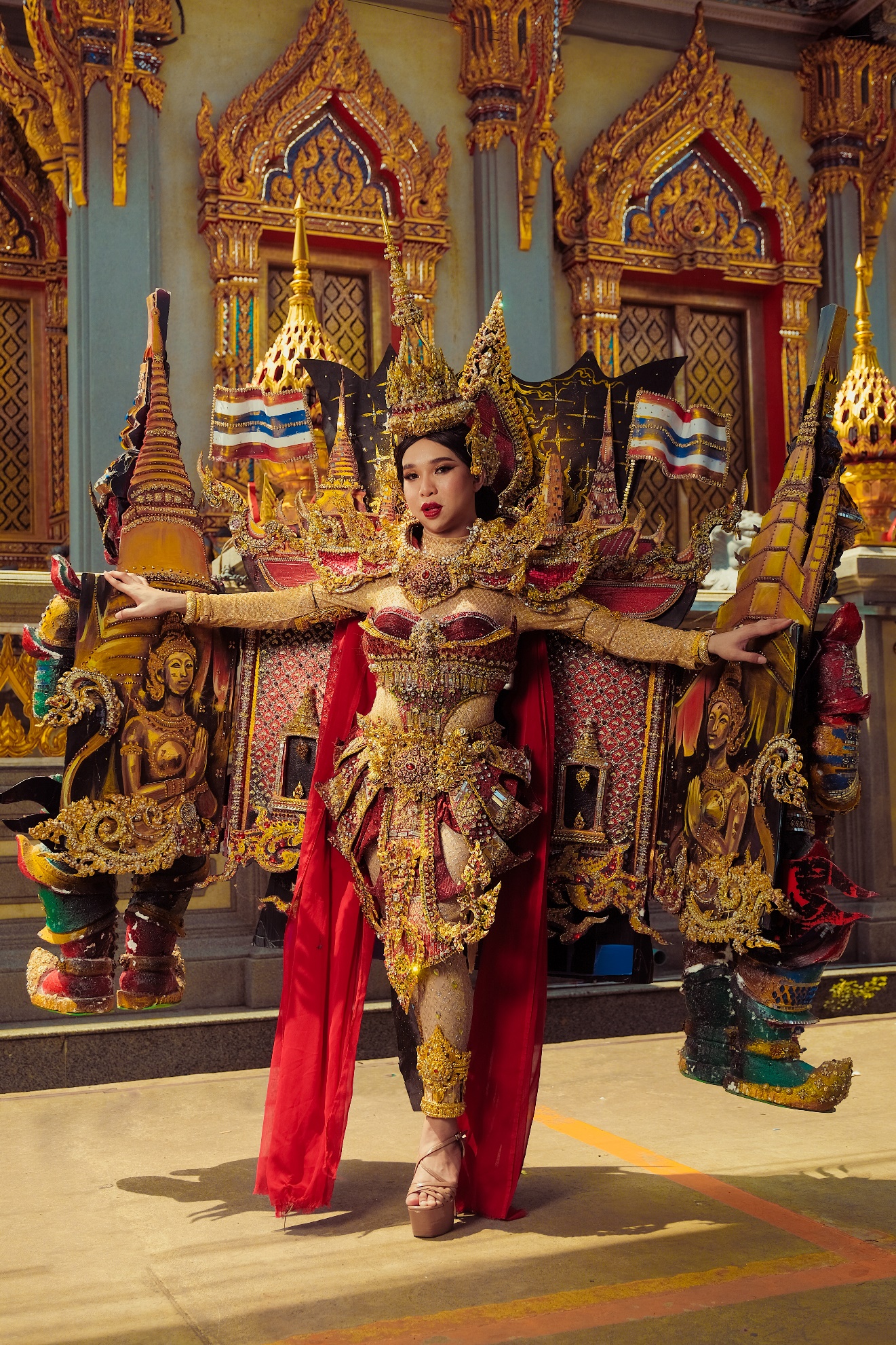 CEO Hương Nam Production House gây sốt cộng đồng mạng với bộ ảnh “National costume” Thái Lan - ảnh 3