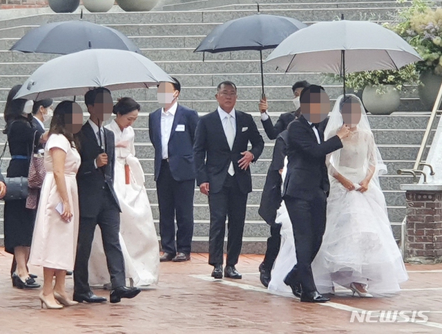 Chân dung con rể Hyundai: Du học trường top ở Mỹ, gây ấn tượng vì hành động lịch thiệp với vợ trong lễ cưới - ảnh 1