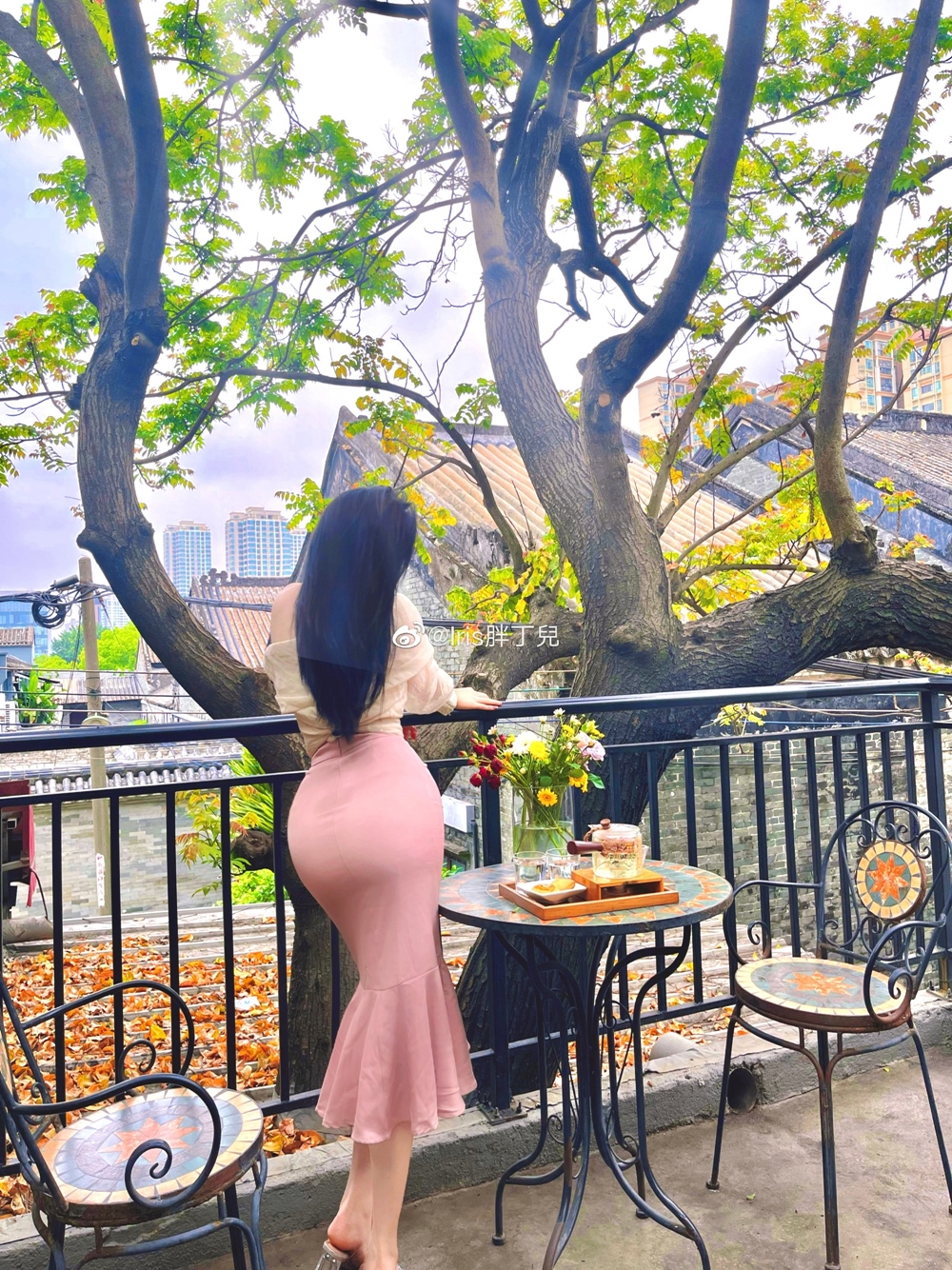 Nữ sinh Quảng Đông khéo mặc chiếc váy dành cho nàng sở hữu vòng 3 