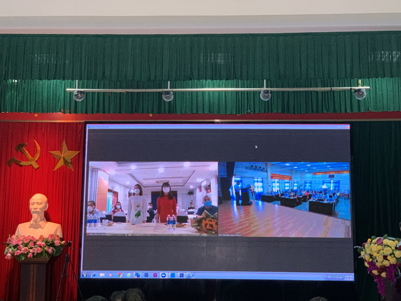 Kết nạp Đảng cho hai đoàn viên Bệnh viện Đa khoa Thanh Hóa đang chống dịch ở TP.HCM - ảnh 2
