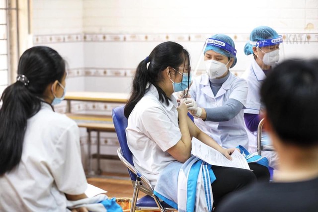WHO cảnh báo số ca mắc COVID-19 tăng vọt ở Đông Nam Á: Vắc xin mũi 4 có thực sự trở thành tuyến phòng thủ cuối cùng? - ảnh 3