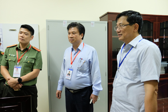 Thứ trưởng Nguyễn Hữu Độ kiểm tra công tác tổ chức kỳ thi tốt nghiệp THPT tại Hà Nội - ảnh 1