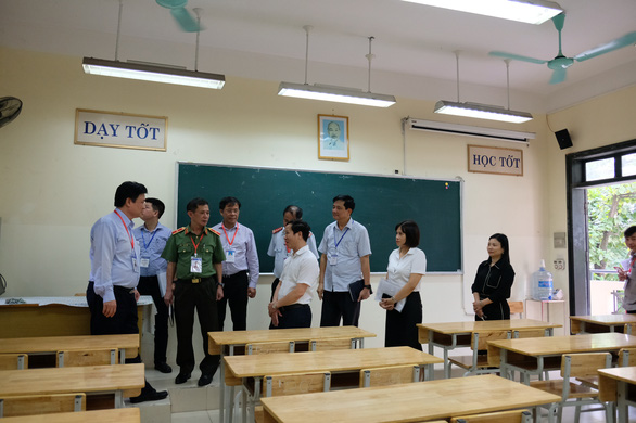 Thứ trưởng Nguyễn Hữu Độ kiểm tra công tác tổ chức kỳ thi tốt nghiệp THPT tại Hà Nội - ảnh 4