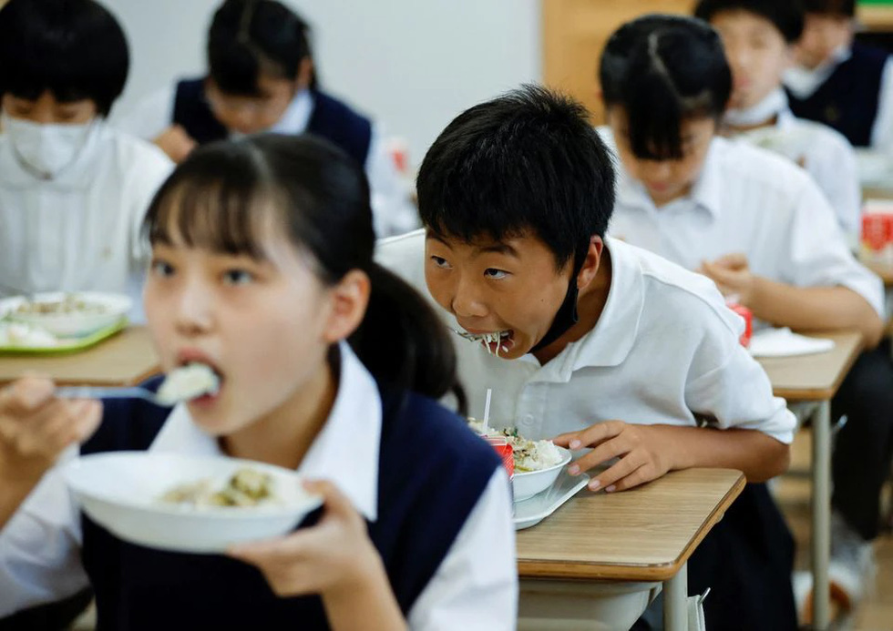 Áp lực lạm phát tại Nhật Bản nhìn từ khẩu phần ăn bị cắt giảm ở trường học - ảnh 1