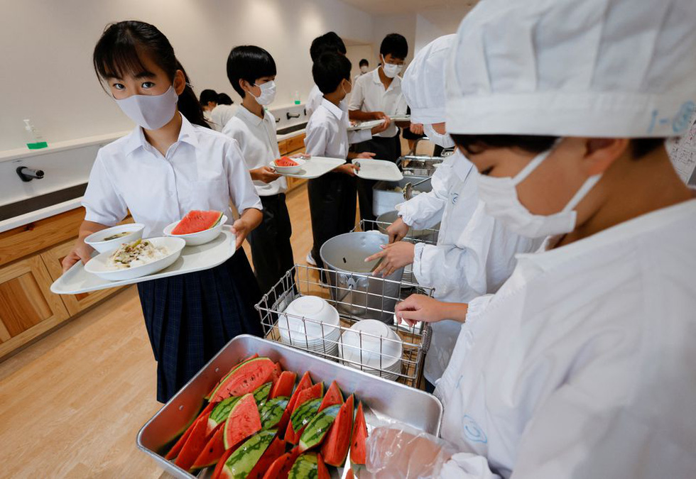 Áp lực lạm phát tại Nhật Bản nhìn từ khẩu phần ăn bị cắt giảm ở trường học - ảnh 5