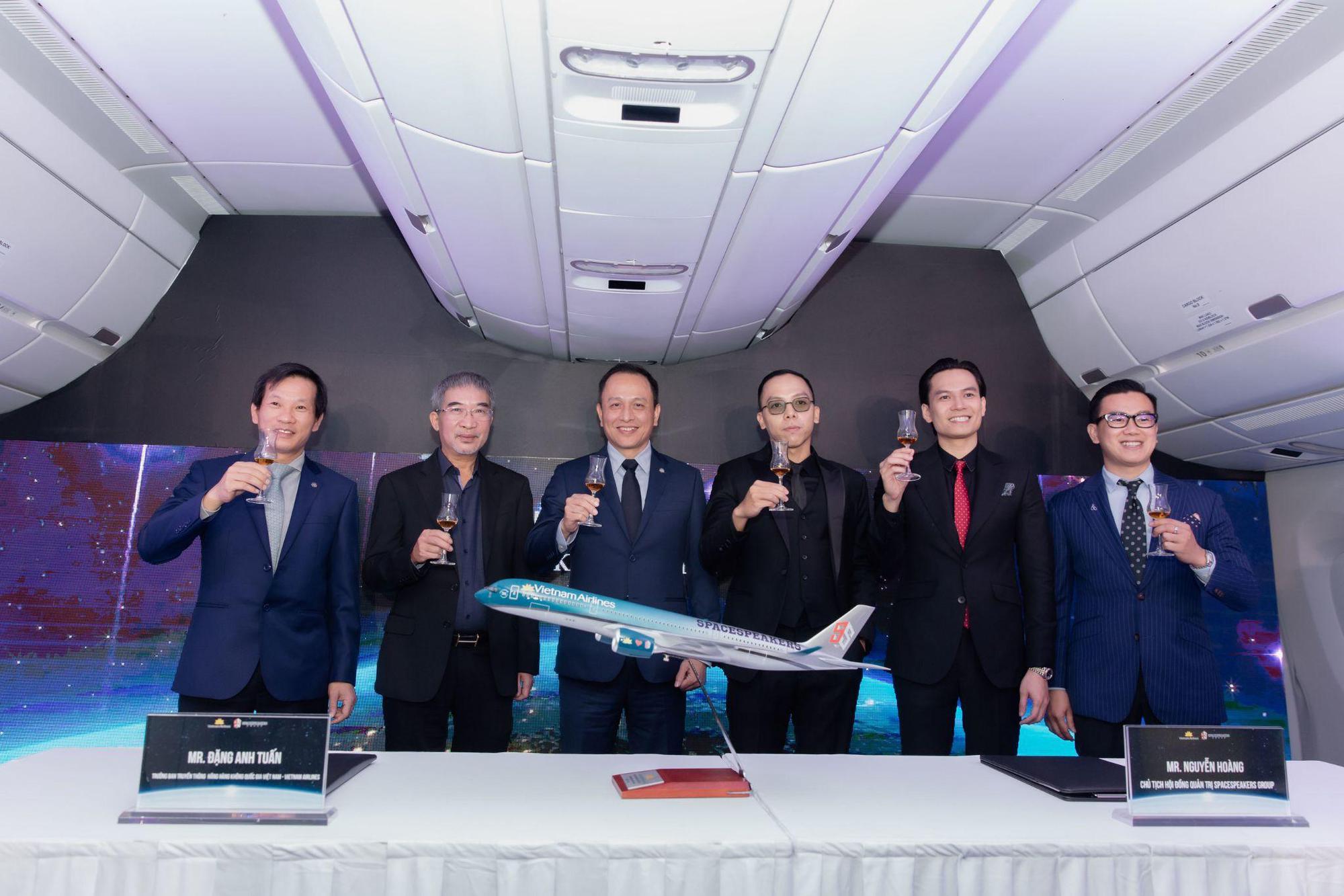 Touliver, Binz, SOOBIN, Rhymastic và SlimV lần đầu kết hợp, xác nhận sản xuất ca khúc chủ đề đầu tiên cho Vietnam Airlines - ảnh 2