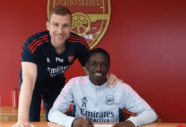 Arsenal ký hợp đồng với tiền đạo 17 tuổi - ảnh 1