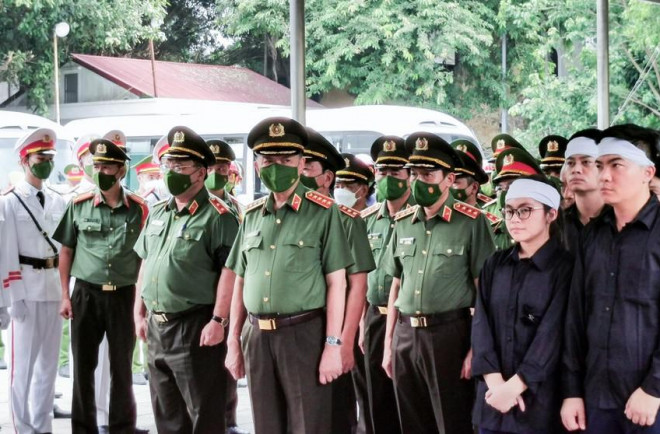 Những dòng trân trọng của Bộ trưởng Tô Lâm trong sổ tang 3 liệt sĩ cảnh sát PCCC - ảnh 2
