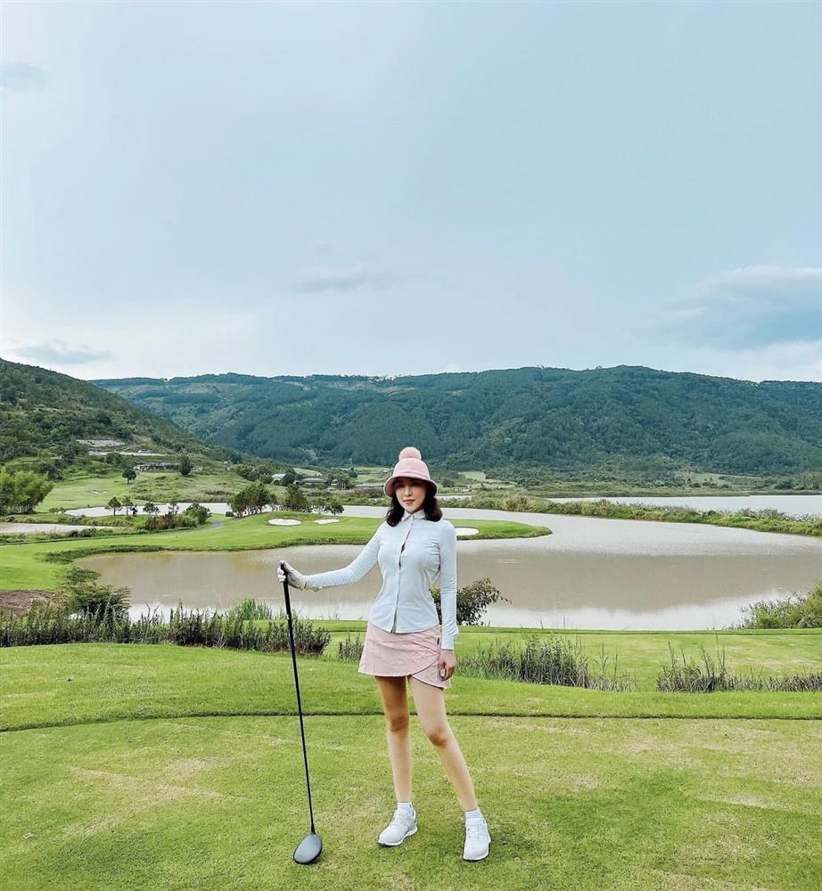 Nghi 'toang' với chồng Diệp Lâm Anh, Quỳnh Thư chăm chơi golf hẳn - ảnh 10