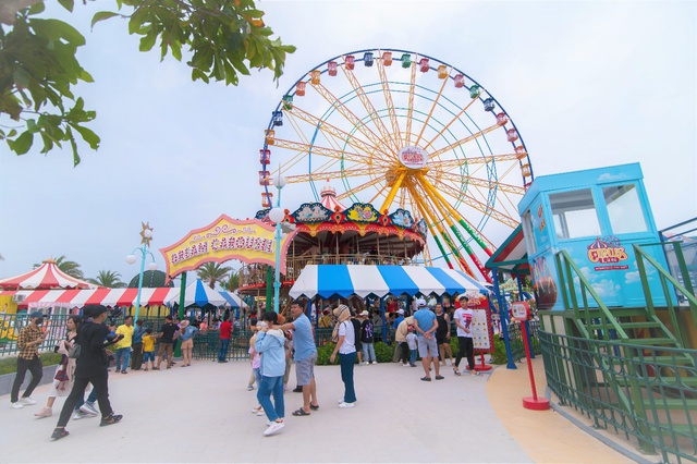 Công viên giải trí kiểu Mỹ tại Phan Thiết thu hút hàng ngàn lượt khách mỗi ngày - ảnh 3