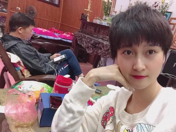 Bạn gái tiền vệ Huy Hùng ''chốt cưới'' trong năm nay vì bố chồng bảo: ''Không cưới thì cút!'' - ảnh 1