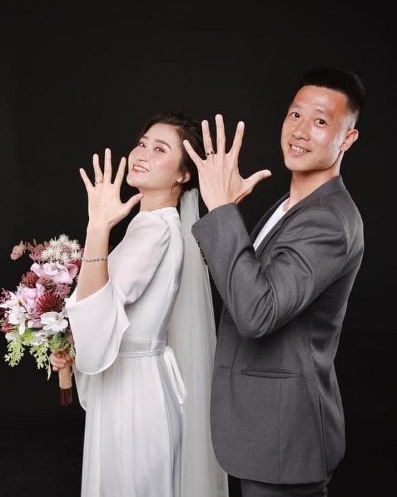 Bạn gái tiền vệ Huy Hùng ''chốt cưới'' trong năm nay vì bố chồng bảo: ''Không cưới thì cút!'' - ảnh 2