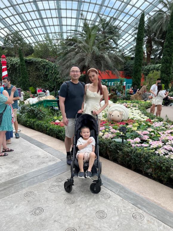 Vợ chồng Lan Khuê đưa con trai đi du lịch Singapore - ảnh 4