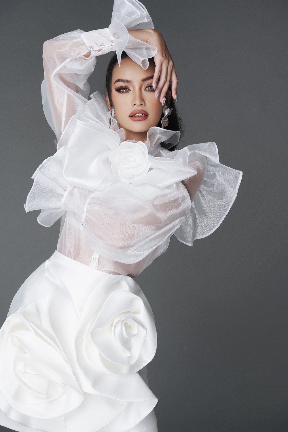 Hoa hậu Ngọc Châu thanh lịch trong sắc trắng - ảnh 5
