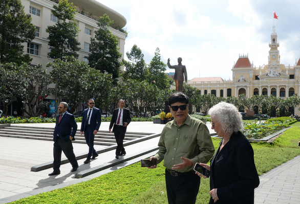 Cựu thủ tướng Israel thăm các di tích ở Sài Gòn - ảnh 4