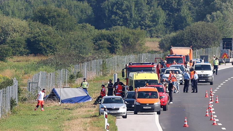 Croatia: Xe buýt chở người hành hương mất lái trên cao tốc, 12 người thiệt mạng - ảnh 1