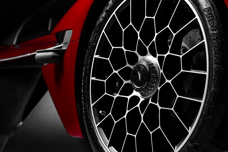 Chi tiết siêu xe Aston Martin Valkyrie hơn 73 tỷ đồng ngoài đời thực - ảnh 13