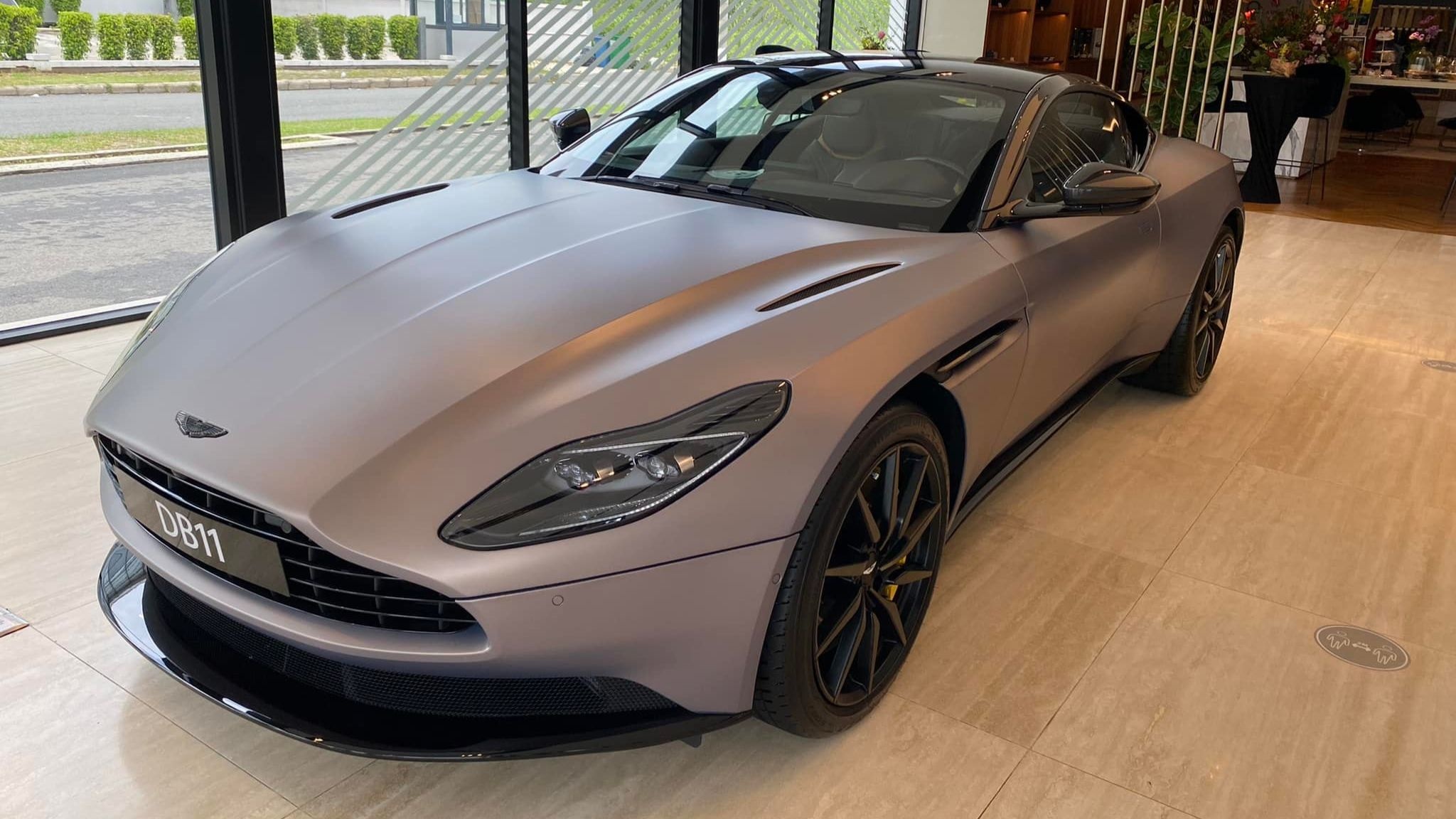 Bộ đôi siêu xe Aston Martin giá gần 40 tỉ đồng về Việt Nam - ảnh 3