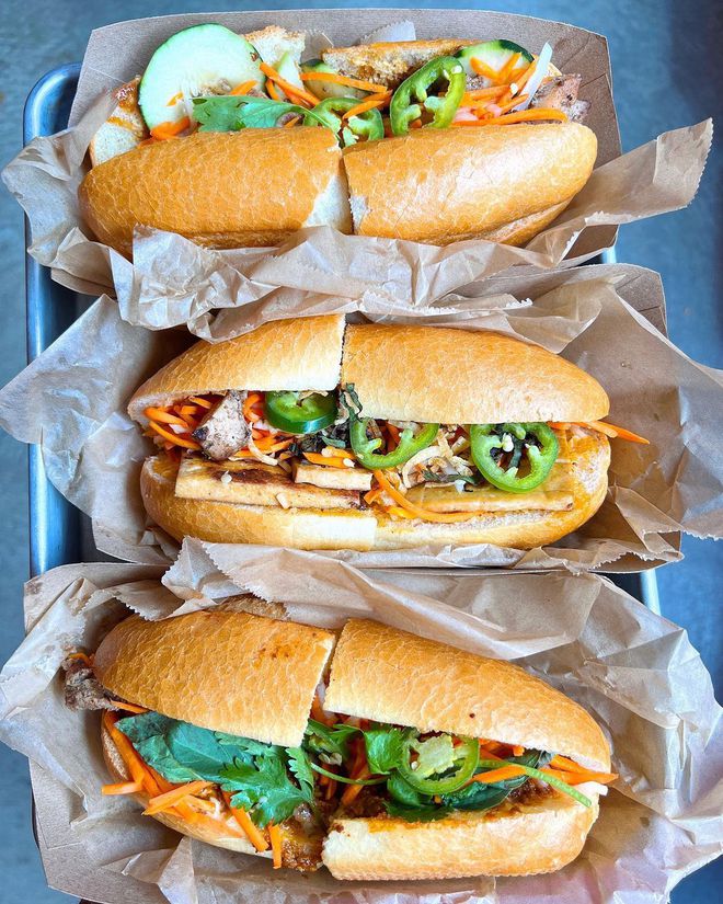 Việt Nam có 6 tiệm bánh mì “xuất ngoại” vang dội, khách nước ngoài phải xếp hàng dài chờ đến lượt - ảnh 18