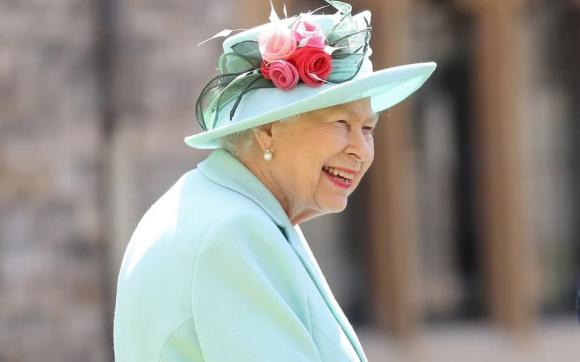 Gần 100 tuổi nhưng Nữ hoàng Anh vẫn có làn da đẹp ''mê người'', và đây là bí kíp của bà - ảnh 1