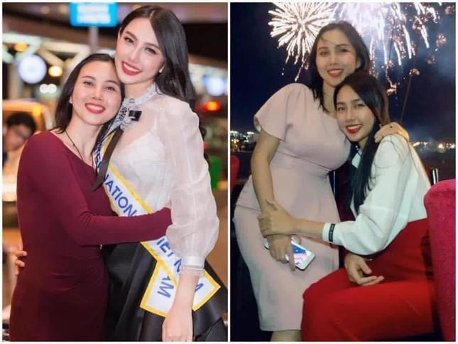 Nhan sắc trẻ đẹp ''vượt thời gian'' của mẹ Hoa hậu Thuỳ Tiên gây sốt trên mạng xã hội - ảnh 4