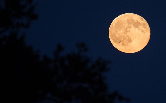 Đêm rằm tháng 7, siêu trăng và mưa sao băng cùng xuất hiện - ảnh 1