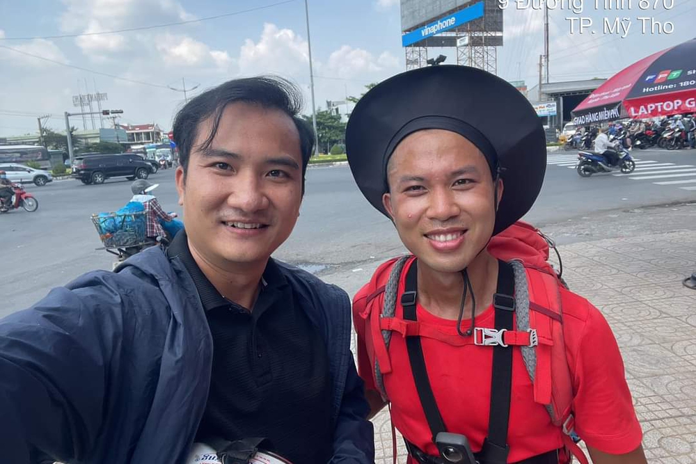 Chàng trai đi bộ xuyên Việt hơn 2 năm: Xin việc đổi đồ ăn và chỗ ngủ - ảnh 14