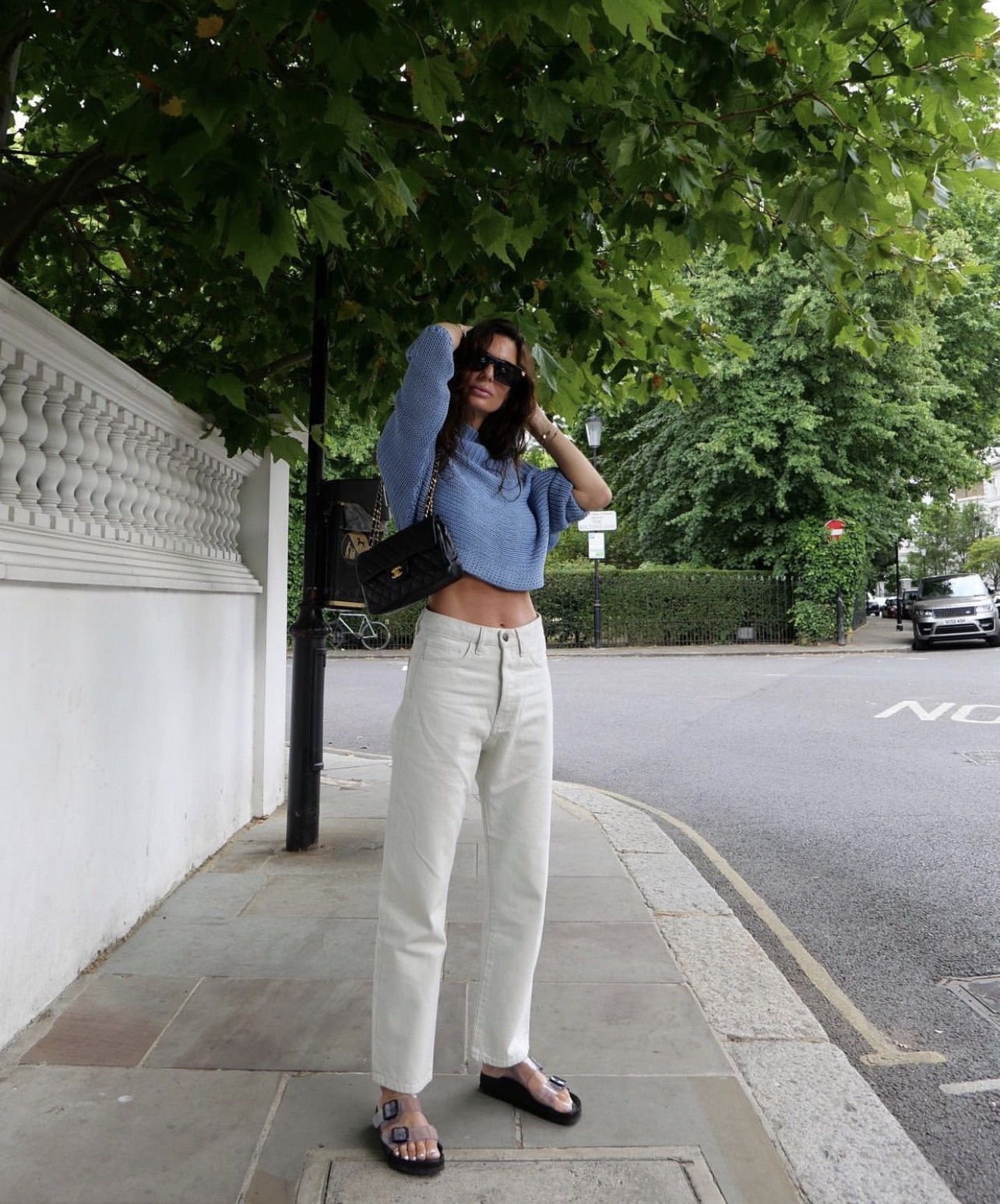 4 item thời trang cơ bản mà mọi phụ nữ ở London thường mang xuống phố - ảnh 5