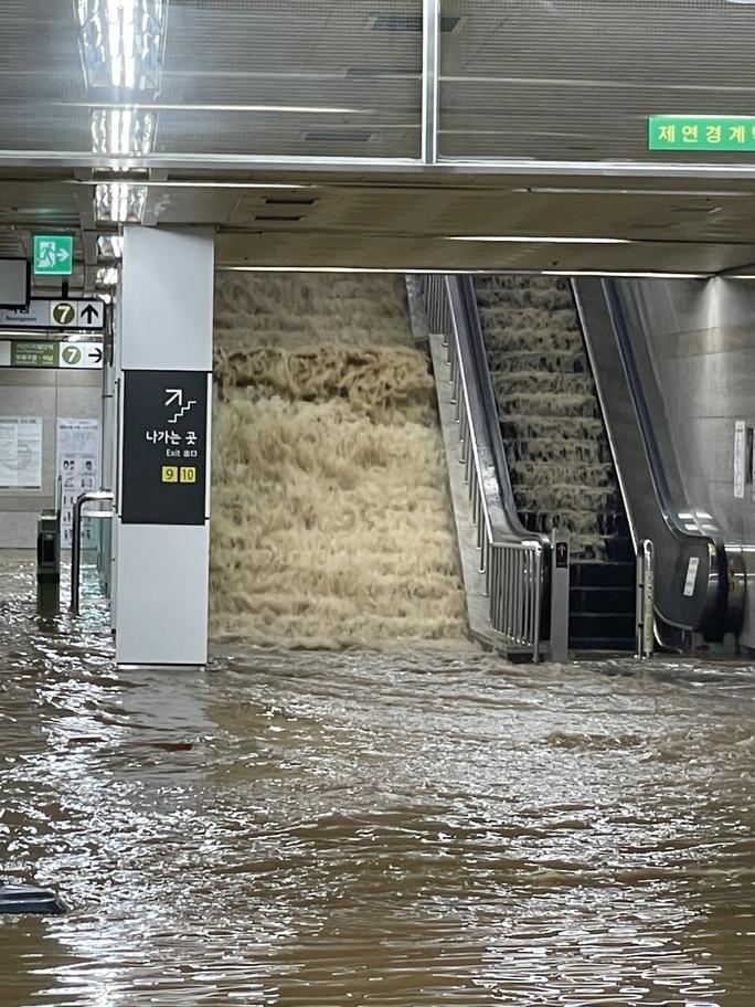 Trận mưa lịch sử nhấn chìm Seoul, 7 người thiệt mạng, 6 người mất tích - ảnh 2
