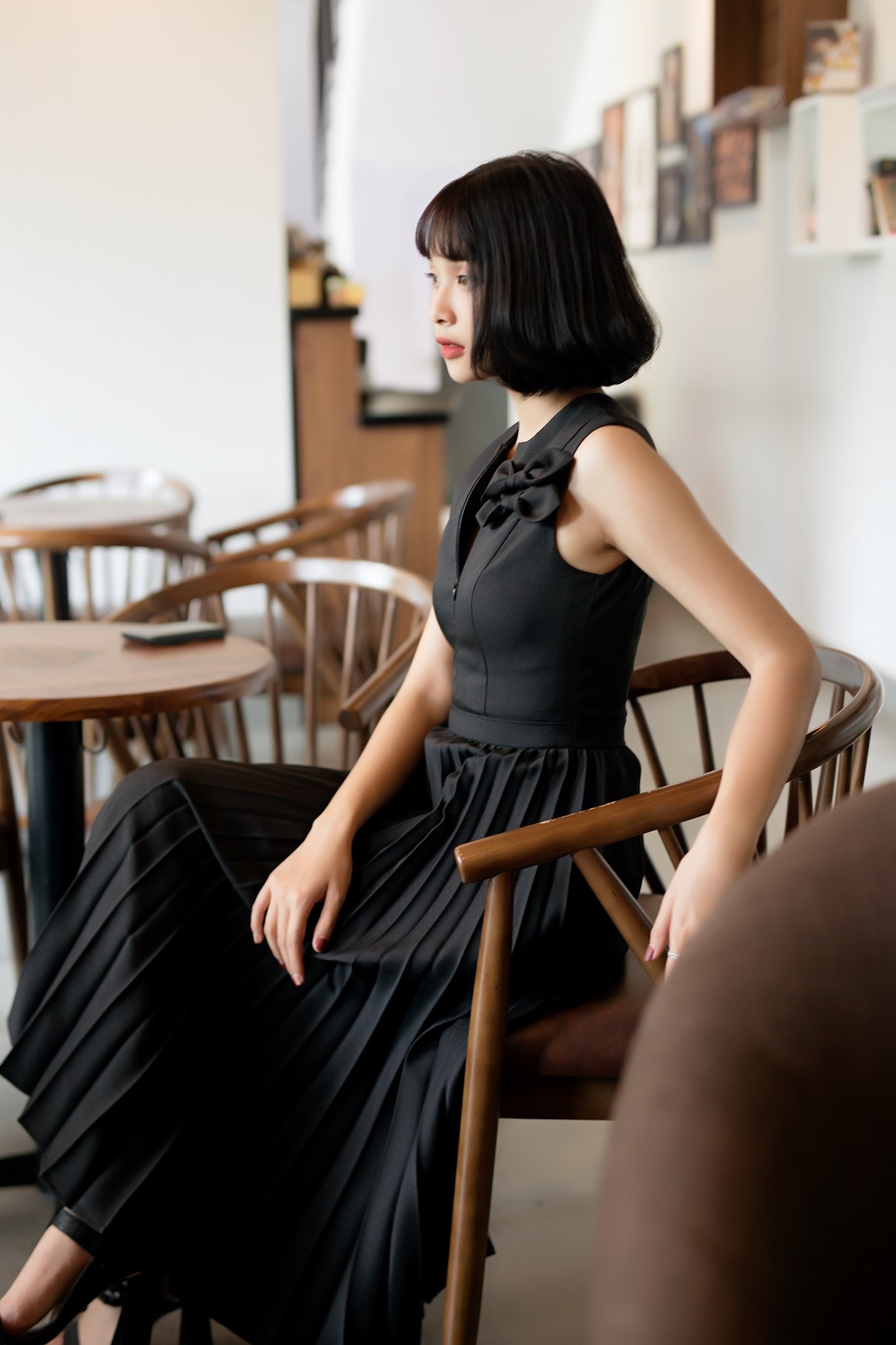 “Little Black Dress” hay những mẫu đầm đen “must have” của chị em công sở - ảnh 2