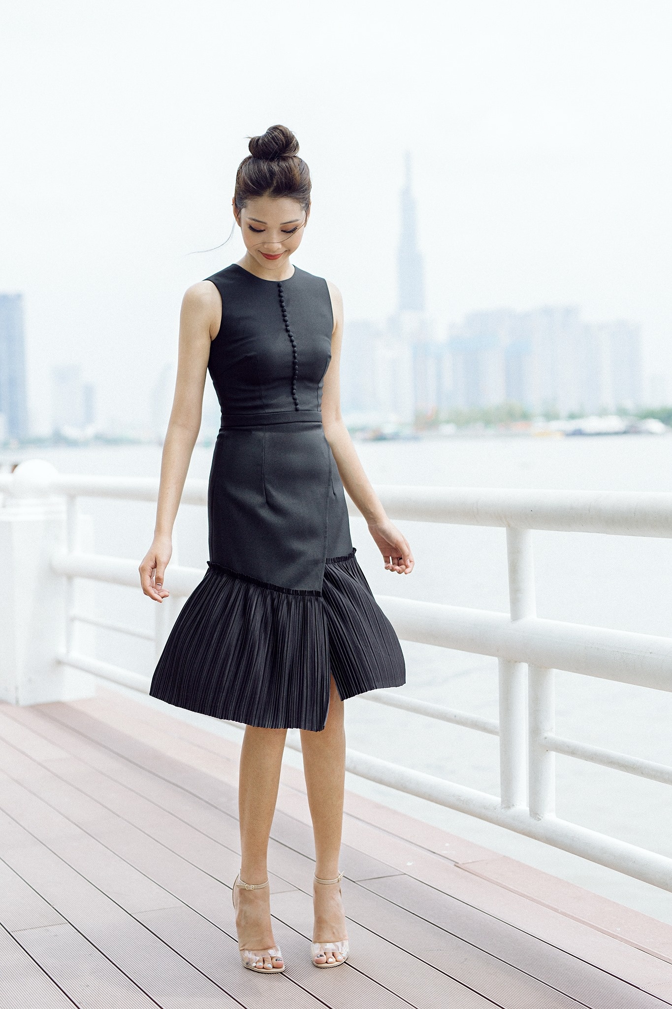 “Little Black Dress” hay những mẫu đầm đen “must have” của chị em công sở - ảnh 10