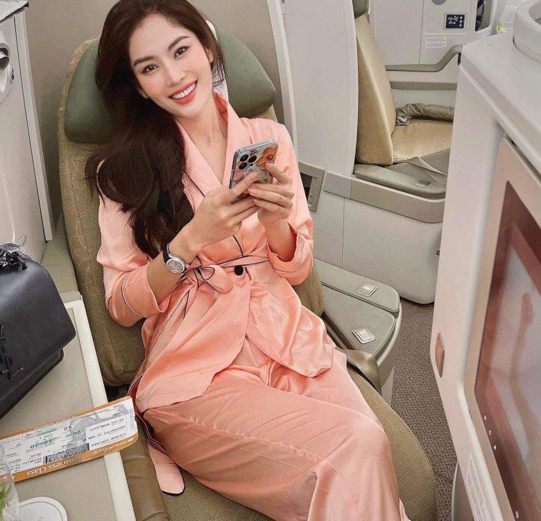 Vợ Chi Bảo mặc đồ ngủ gần 100 triệu đi máy bay du lịch châu Âu - ảnh 4