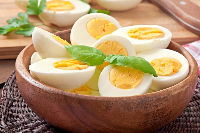 Vô tư ăn trứng mà không biết những ''đại kỵ'' này có thể khiến bạn ngộ độc, kết sỏi trong phổi - ảnh 1