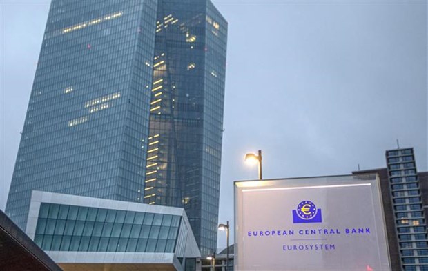 ECB bơm hàng tỷ USD vào các thị trường nợ yếu hơn của Eurozone - ảnh 1