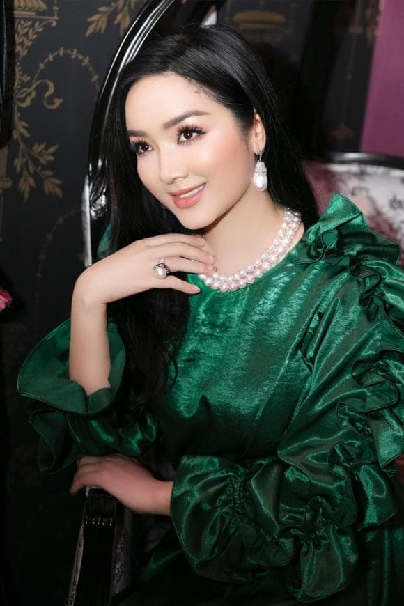 Hoa hậu Giáng My khoe nhan sắc yêu kiều cùng vóc dáng chuẩn chỉnh khi diện bikini 2 mảnh - ảnh 6