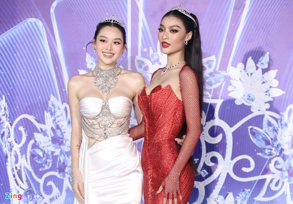 Á hậu Kiều Loan trang điểm già chát chúa ở Miss World Vietnam - ảnh 2