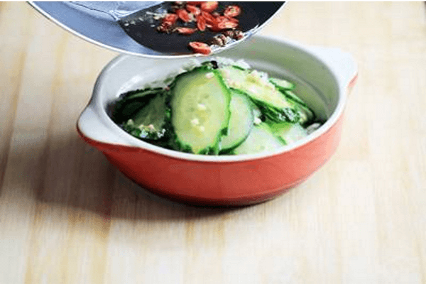Ngon thanh với cách làm salad dưa chuột siêu dễ làm - ảnh 4