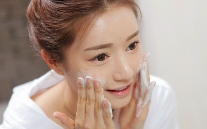 ‘Học lỏm’ 5 cách rửa mặt sạch sâu lỗ chân lông của người Nhật, làn da sáng mịn như lụa - ảnh 1