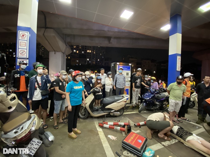 Ô tô “càn quét” cây xăng ở Hà Nội, nhiều người bị thương - ảnh 4