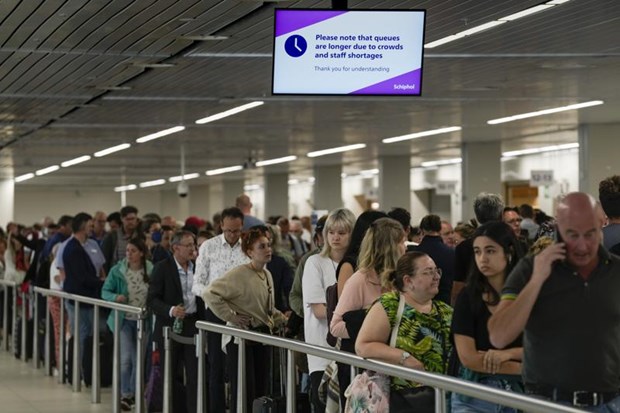 Sân bay quốc tế chính của Hà Lan bồi thường cho khách bị lỡ chuyến - ảnh 1