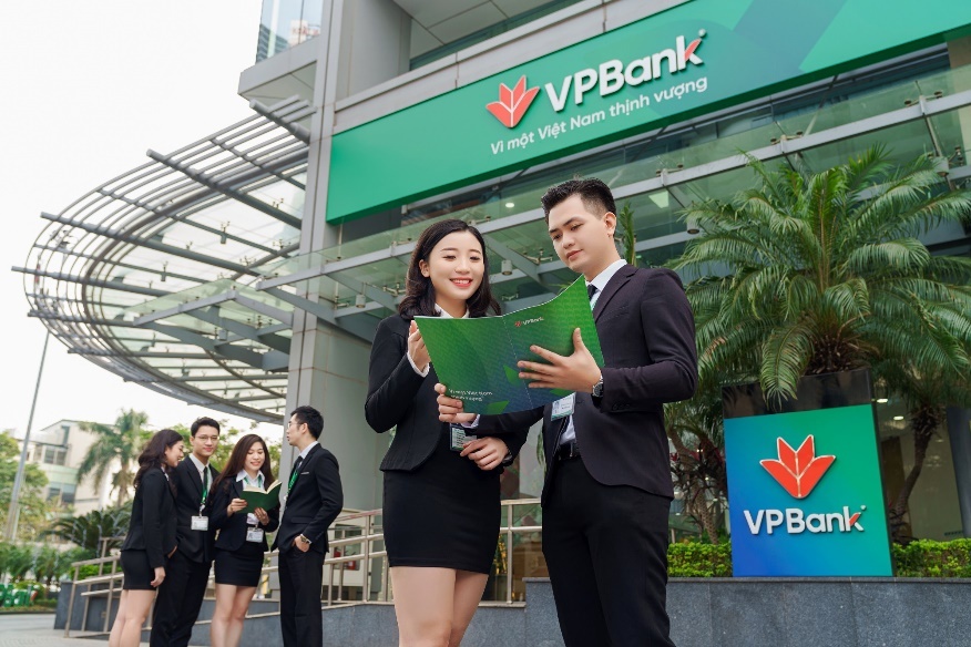 VPBank lập kỷ lục Việt Nam khi in tên hơn 10.000 cán bộ lên tòa nhà - ảnh 3