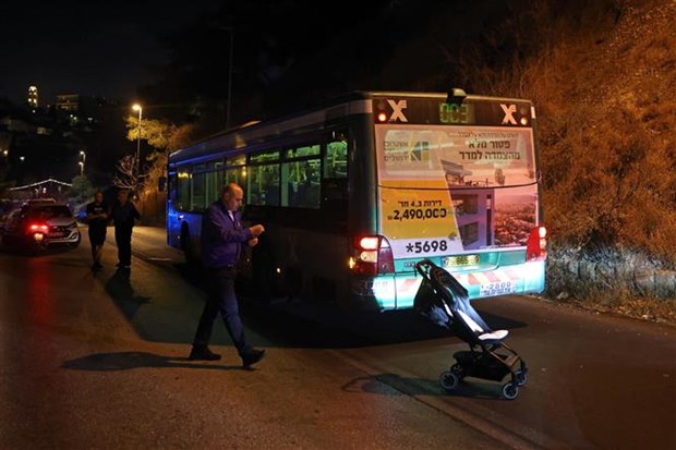 Israel: Nổ súng vào xe buýt ở Jerusalem, nhiều người bị thương - ảnh 1