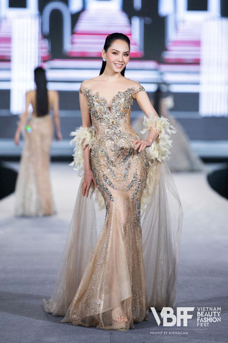 Nhan sắc biến hóa ngọt ngào và gợi cảm của Hoa hậu Huỳnh Nguyễn Mai Phương - ảnh 5