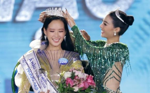 Phong cách đời thường cực đa dạng của Á hậu 1 Miss World Việt Nam 2022: Từ bánh bèo nhẹ nhàng đến cá tính và nổi loạn đều có đủ - ảnh 16